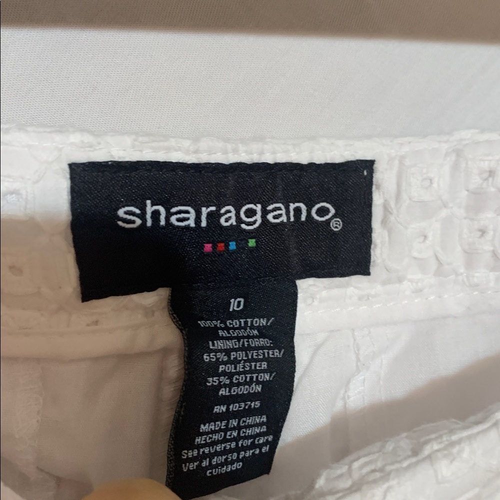 Sharagano White Eyelet Cotton Women's Bermudas with front & back pockets. NWOT - Picture 2 of 7